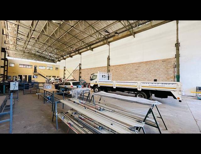 700M² WAREHOUSE TO LET IN LEA GLEN